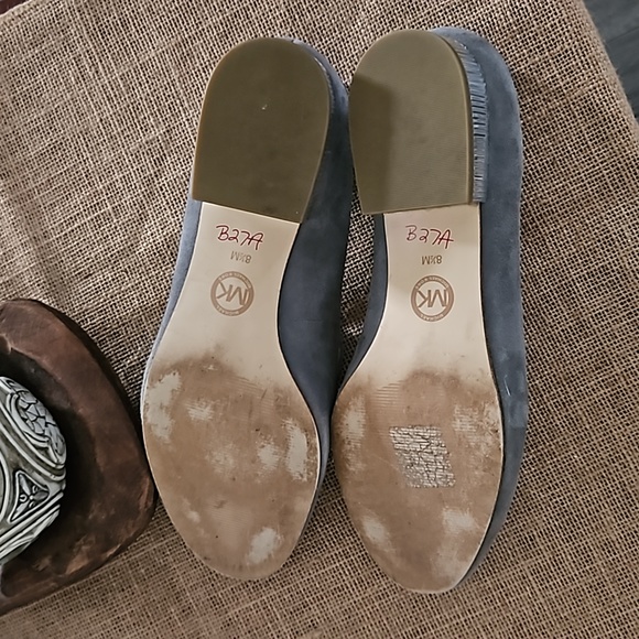 Michael Kors Women's Grey and Silver suede slip on Loafers size 8 1/2 - Picture 4 of 4